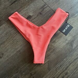 Skatie Swim Bottoms - Mandi - Guava - Ribbed - Size Medium